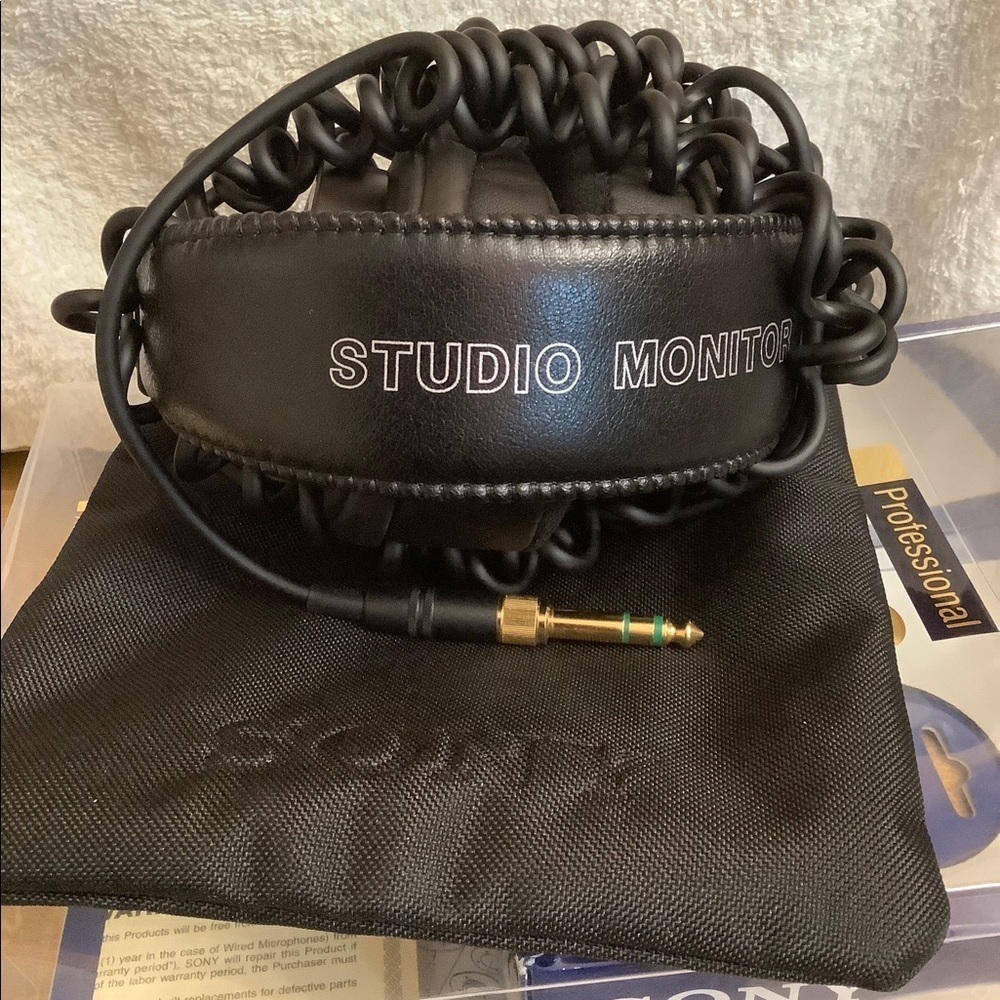 Sony Professional MDR-7506 Sound Monitor Headphones - Picture 3 of 8